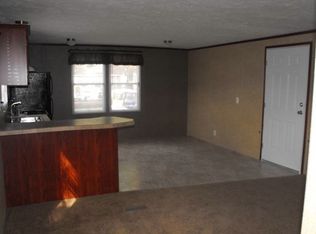 513 Meadow View Dr, Syracuse, IN 46567