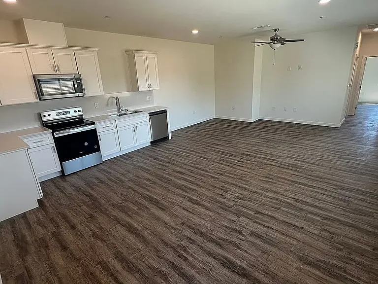 6009 Curvy Hills Dr #B — Photo 3