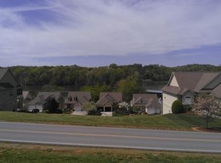 969 Rarity Bay Pkwy, Vonore, TN 37885