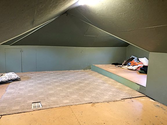 2nd image of 700 E Avenue C