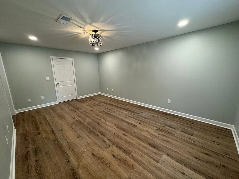 1896 Skyline Dr — Photo 3