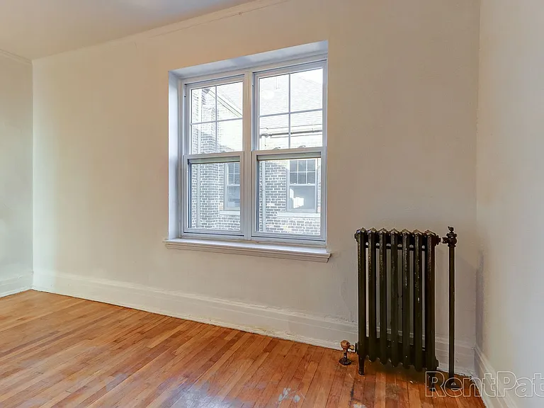 Manning Manor — Photo 9