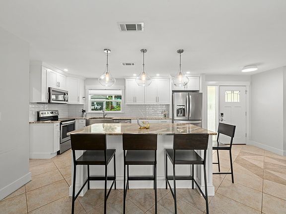 5th image of 5310 Bayshore Ave