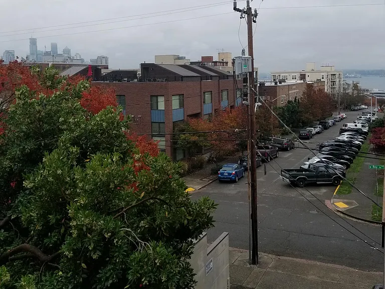 400 W Roy St #202 — Photo 16