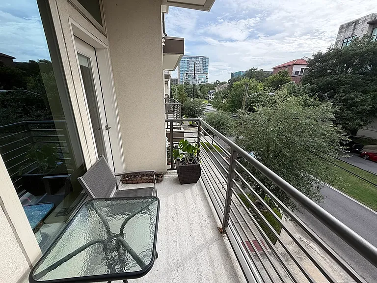 4819 Caroline St #2 — Photo 7