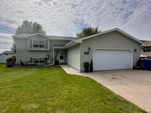 1817 Northridge Dr, Watertown, SD 57201