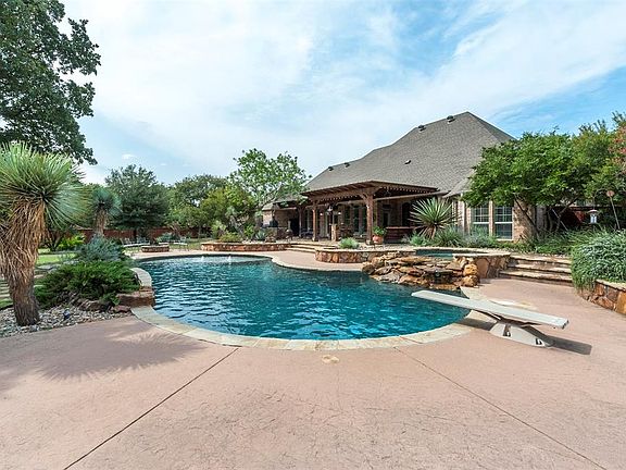 4th image of 2213 Woodland Hills Ln