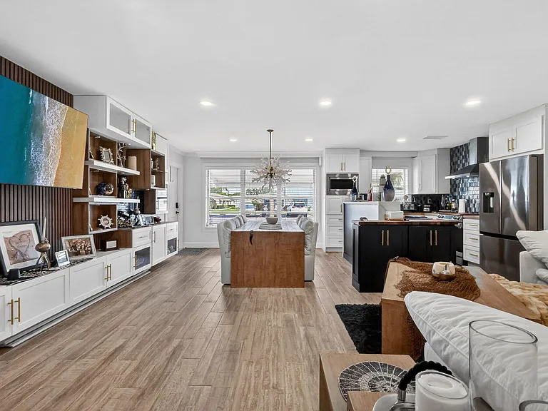 212 High Point Ter W #C — Photo 1