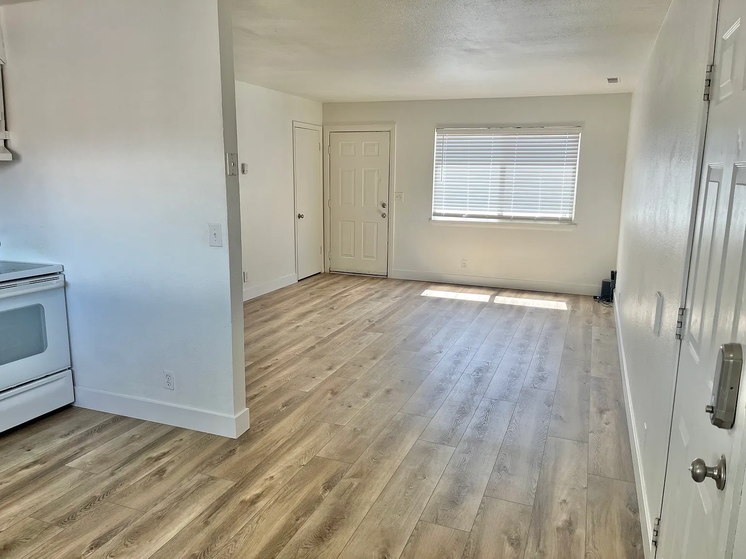 2 bed, 860 sqft, $1,375 — Photo 4