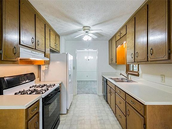 2nd image of 408 Walnut Dr