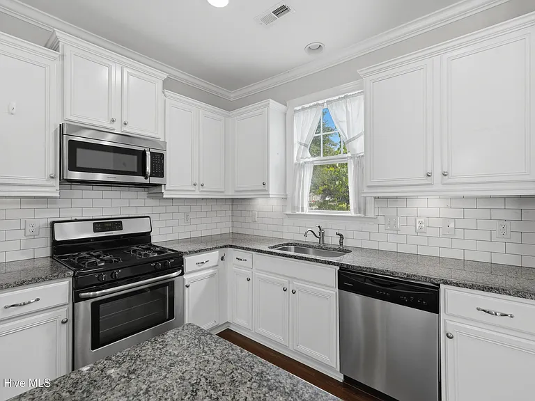 3702 Cinnamon Fern Dr — Photo 14
