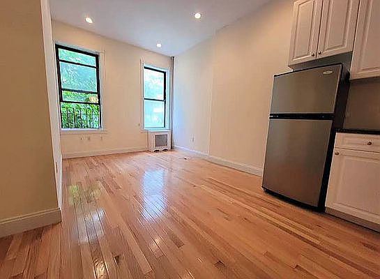 1st image of 413 W 56th St #Xa
