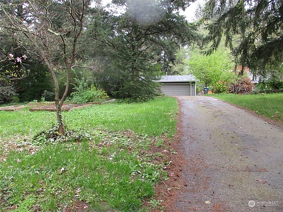 2nd image of 5039 Country Club Way SE