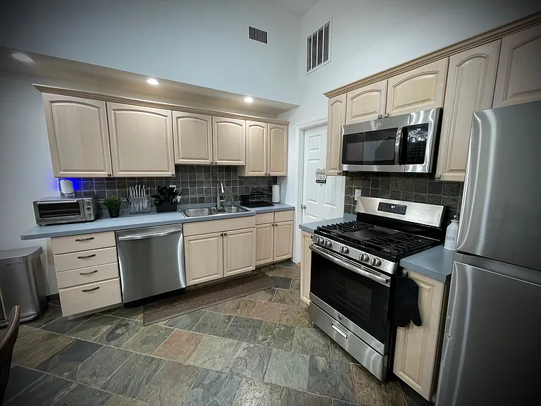 135 W 30th St #3 — Photo 13