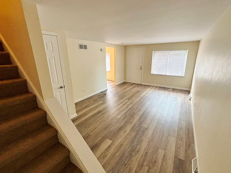 912 Cedar St — Photo 5