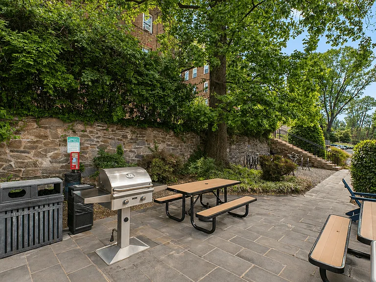 Park Crest Apartments Terrace with Grills and Picnic Tables