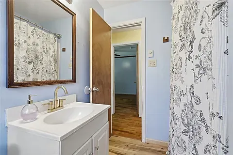 700 Woodmont Cir — Photo 3