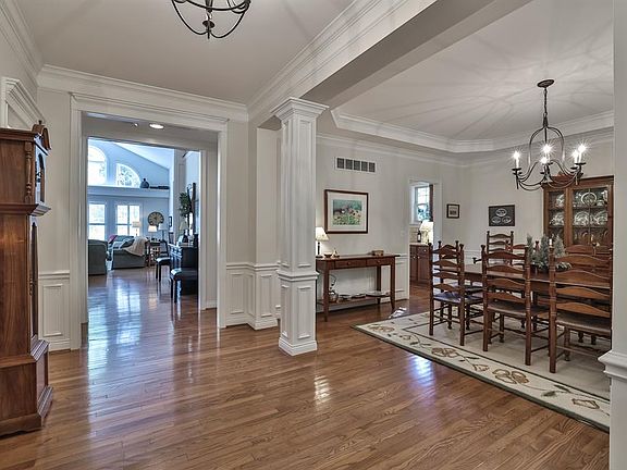 5th image of 583 Tusculum Ave