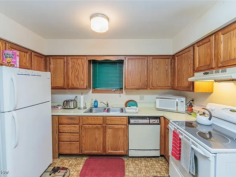 19021 Abby Ave — Photo 4