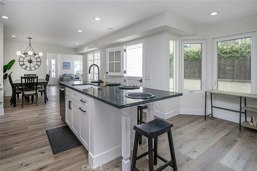 3 bed, 2.5 bath, 1790 sqft, $10,500 — Photo 4