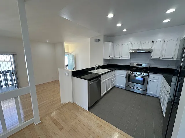 4111 Tujunga Ave #24 — Photo 8