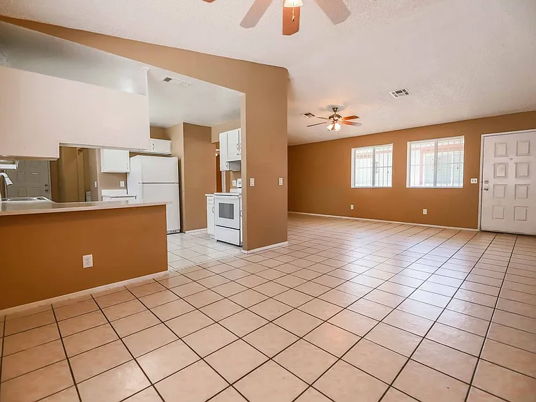 4465 Halbert Ave — Photo 3