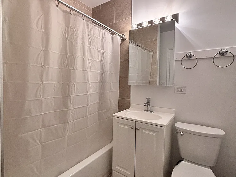 1627 W Superior St #3F — Photo 7