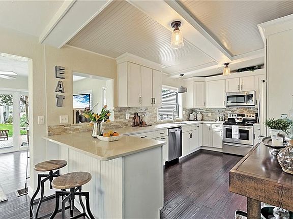 5th image of 21 E Lake Mary Dr