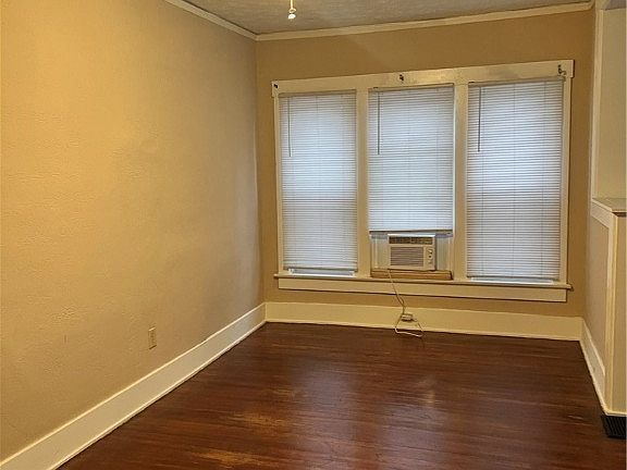 4th image of 260 Westwood Ave