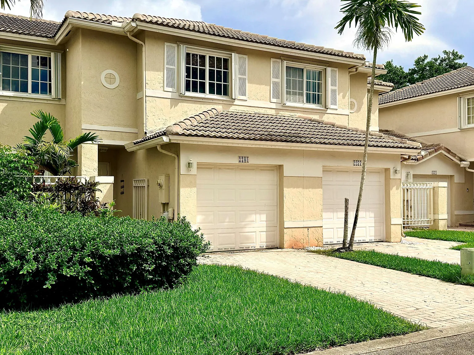 3 bed, 2.5 bath, 1263 sqft, $3,325 — Photo 1