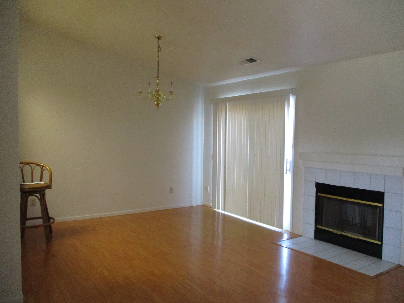 3 bed, 1085 sqft, $1,900 — Photo 3