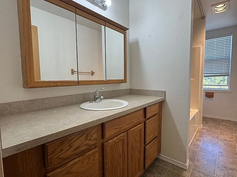 1512 Brook Ct — Photo 15