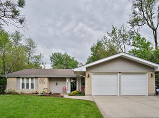 1490 Kingsdale Rd, Hoffman Estates, IL 60169