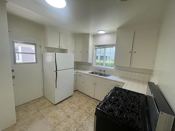 3rd image of 2519 De La Vina St #2