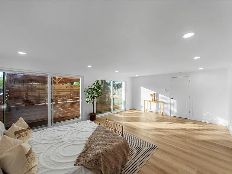 7041 Freemont St — Photo 22