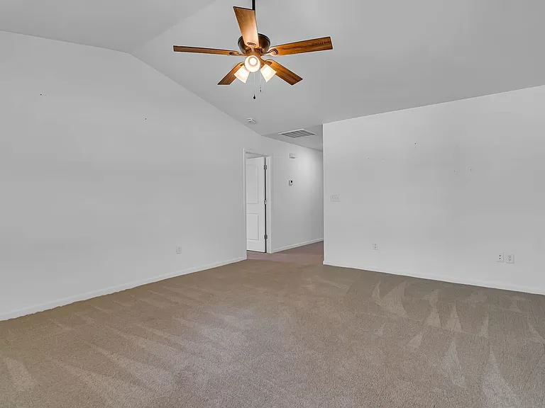 170 Travis St — Photo 22