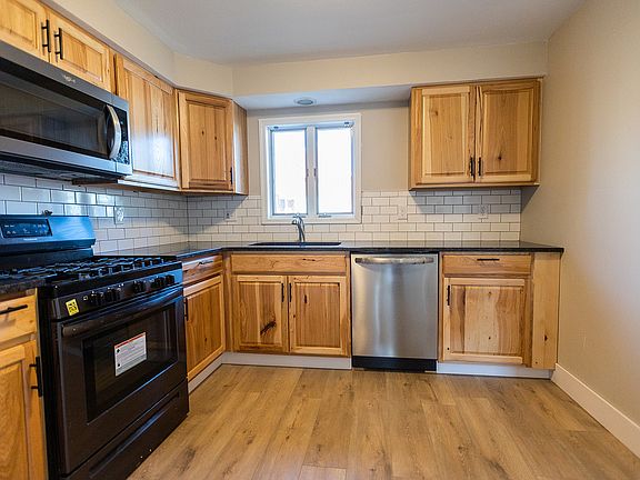 3rd image of 512 Grand St