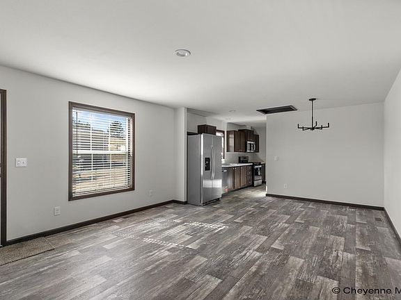 3rd image of 134 N Prairie Ave