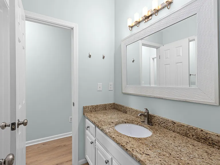380 Belmont Chase Ct — Photo 34