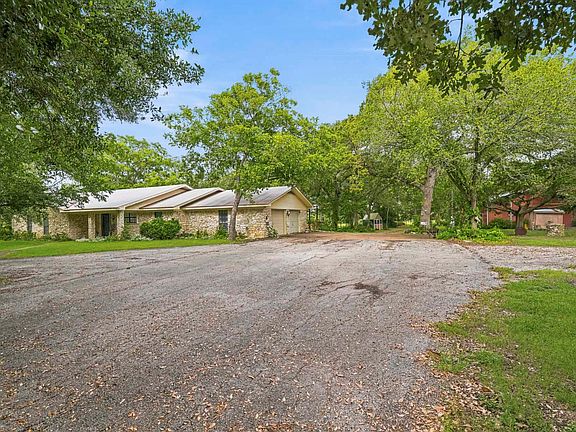 2nd image of 1736 County Road 182