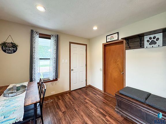 4th image of 108 N 2nd Ave