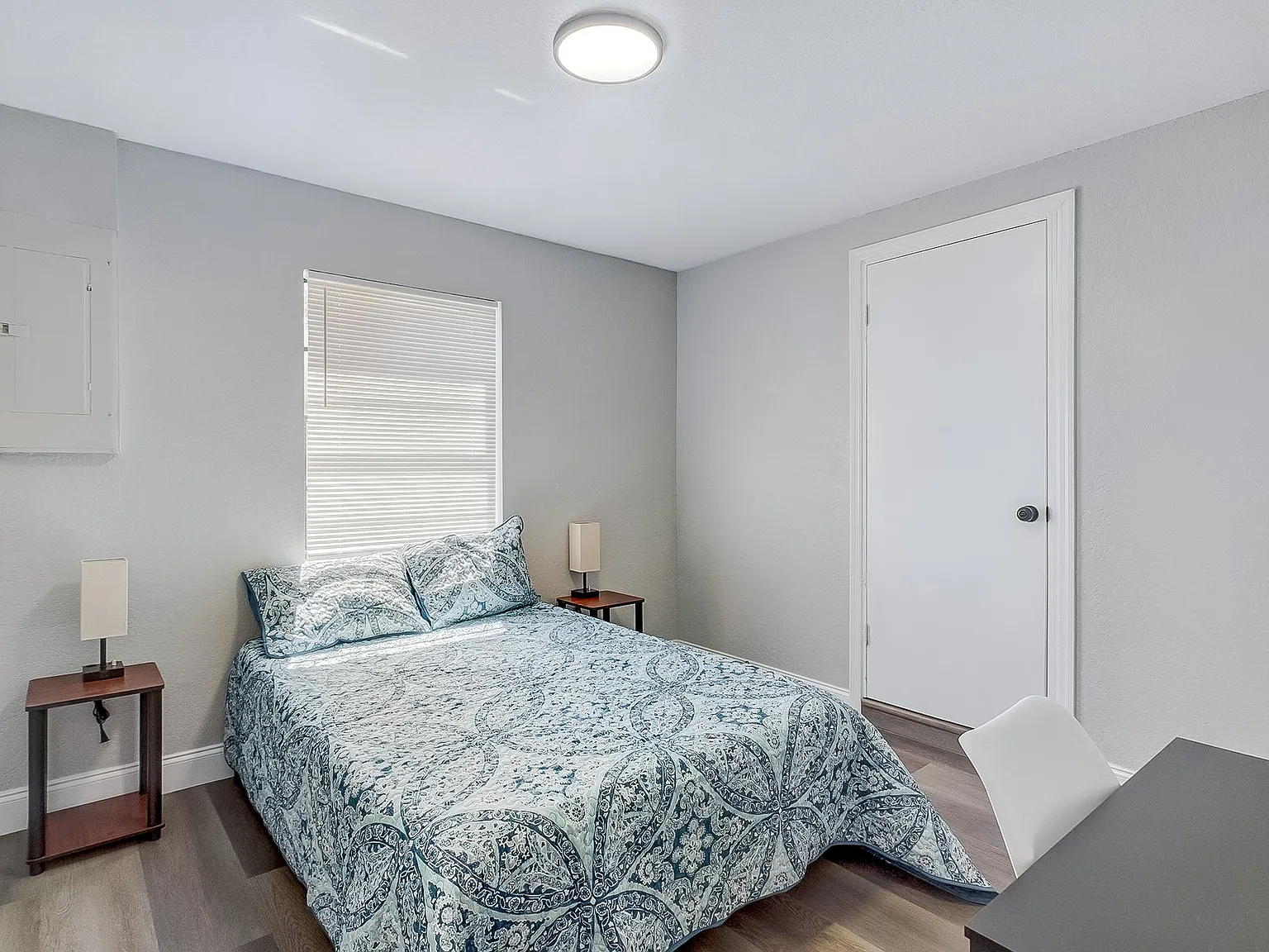 4 bed, 4.0 bath, 3393 sqft, $953 — Photo 1