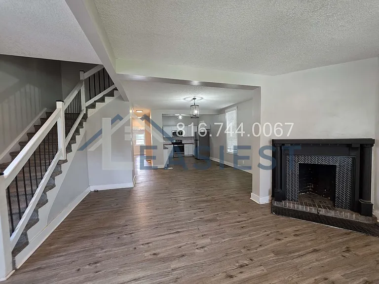 1209 College Ave — Photo 2