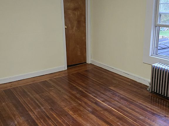 3rd image of 28 Watson St