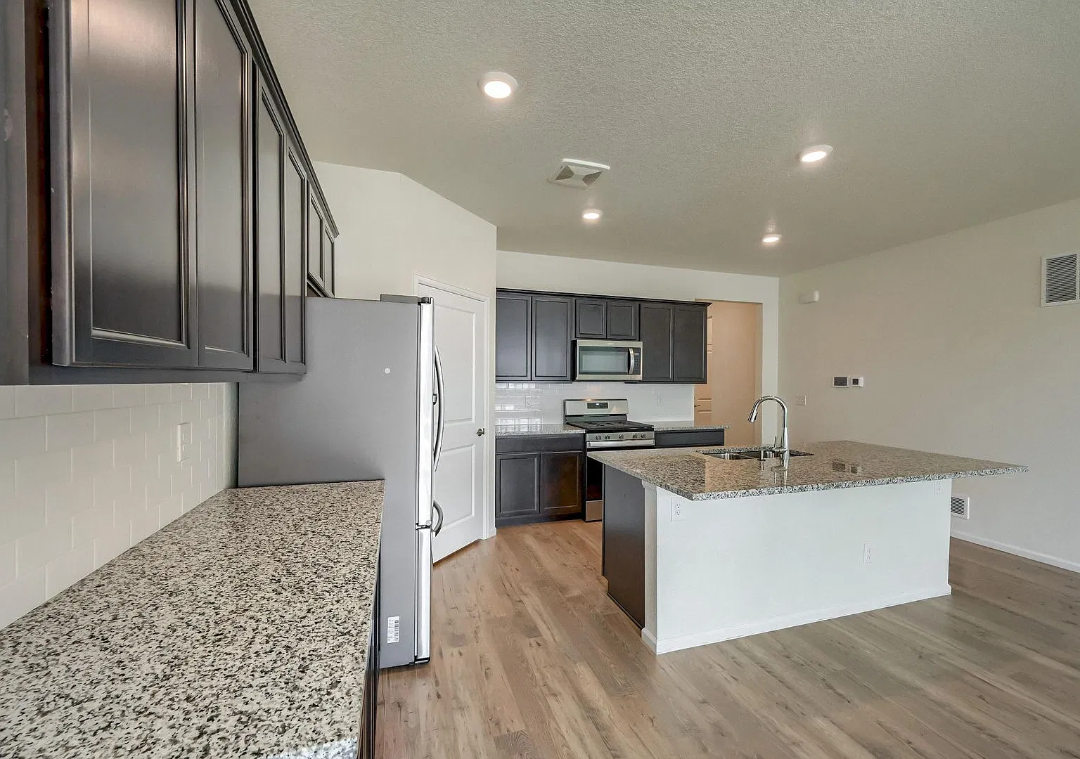 4 Bedroom single family Ranch (Conner) home in Aurora — Photo 3