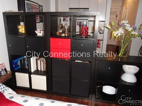 4th image of 312 E 42nd St #1602