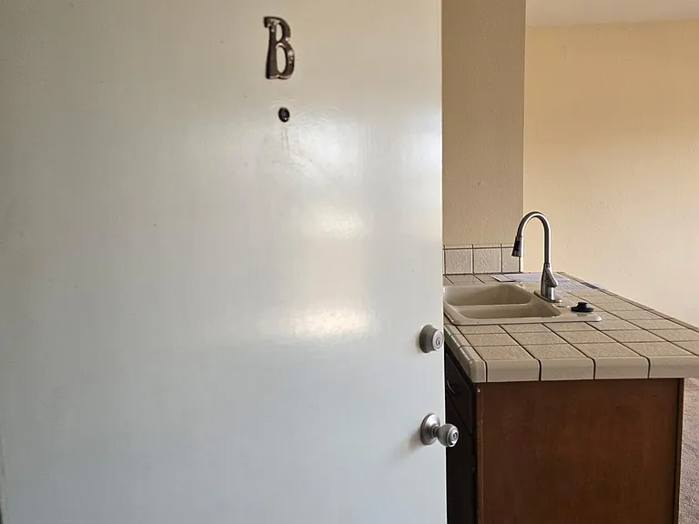 320 Watson St #B — Photo 7