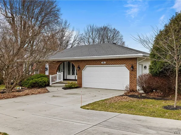 500 Elma Meadow Ln, Elma, NY 14059