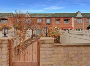 60-23 77th Place, Middle Village, NY 11379