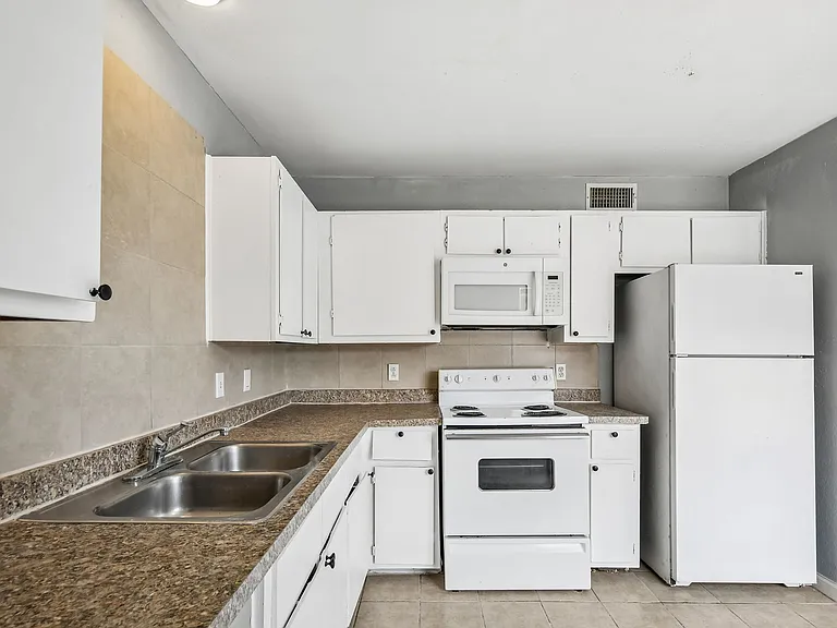 Sunrise Villas — Photo 25